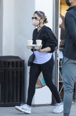 SARAH MICHELLE GELLAR Out for Coffee in Brentwood 02/18/2021