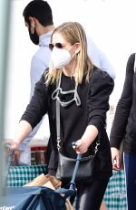 SARAH MICHELLE GELLAR Sgopping at Farmers Market in Brentwood 01/31/2021