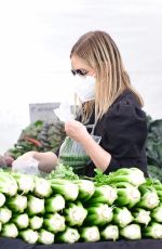 SARAH MICHELLE GELLAR Sgopping at Farmers Market in Brentwood 01/31/2021