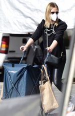 SARAH MICHELLE GELLAR Sgopping at Farmers Market in Brentwood 01/31/2021
