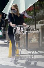 SARAH MICHELLE GELLAR Shopping at Whole Foods in Los Angeles 02/05/2021