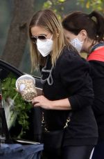 SARAH MICHELLE GELLAR Shopping at Whole Foods in Los Angeles 02/05/2021
