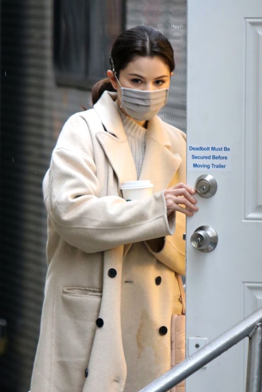 SELENA GOMEZ on the Set of Only Murders in the Building in New York 02/09/2021