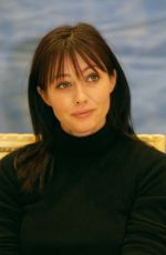 SHANNEN DOHERTY at Hell on Heels: The Battle of Mary Kay Press Conference 10/25/2002