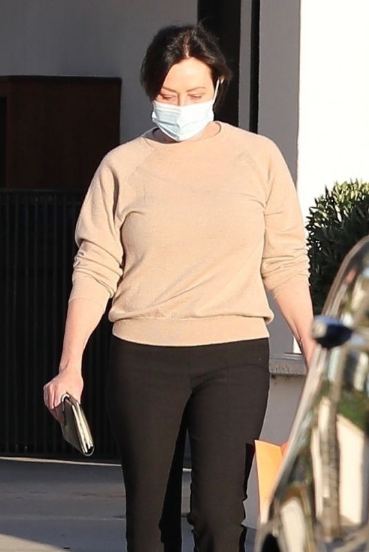 SHANNEN DOHERTY Out Shopping in Malibu 02/22/2021
