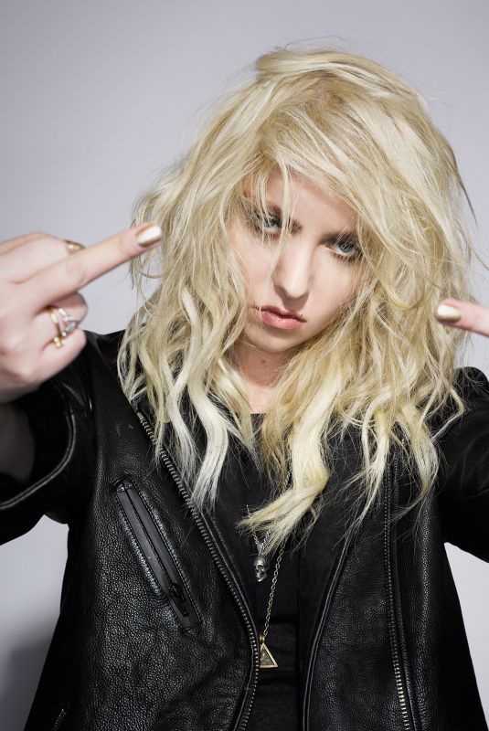 TAYLOR MOMSEN for The Untitled Magazine, February 2021