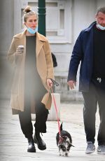 TAYLOR NEISEN and Liev Schreiber Out with Their Dog in Venice 02/09/2021