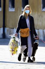 TAYLOR NEISEN Buying Flowers in Venice 02/09/2021