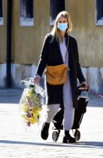 TAYLOR NEISEN Buying Flowers in Venice 02/09/2021