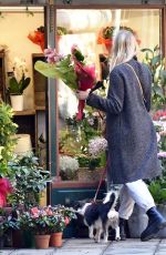 TAYLOR NEISEN Buying Flowers in Venice 02/09/2021