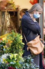 TAYLOR NEISEN Buying Flowers in Venice 02/09/2021