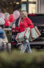 TORI SPELLING Shopping for Valentine