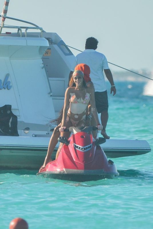 WINNIE HARLOW on Vacation in Tulum 02/24/2021