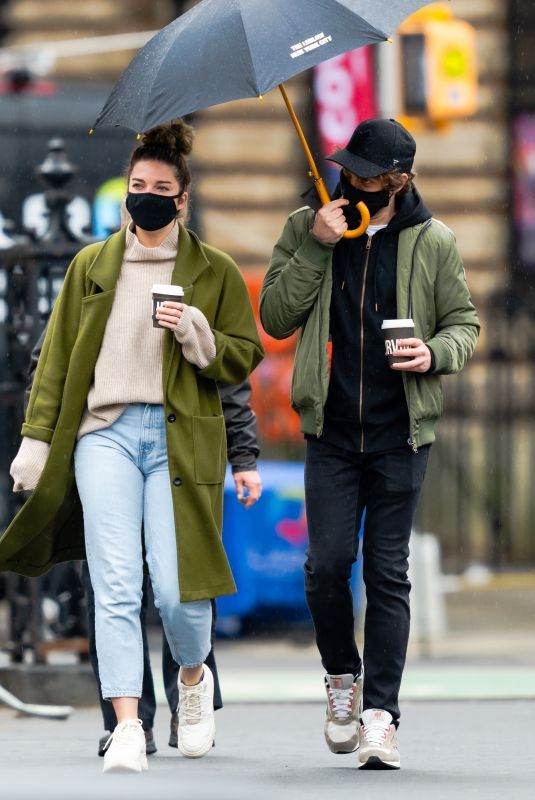 ANNIE MURPHY Out with a Friend in New York 03/28/2021
