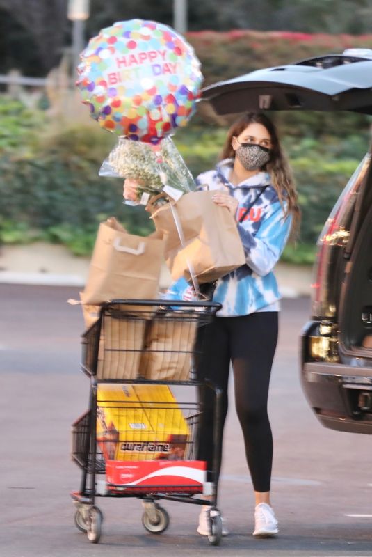 APRIL LOVE GEARY Shopping at Pavilions in Malibu 03/09/2021
