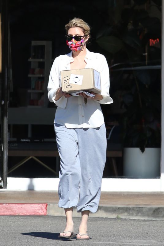 BRANDI GLANVILLE at a Post Office in Bel-Air 03/08/2021