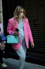 CHIARA FERRAGNI Out Shopping in Milan 03/12/2021