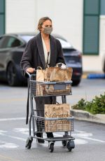 CHRISSY TEIGEN Shopping at Bristol Farms in Los Angeles 03/15/2021