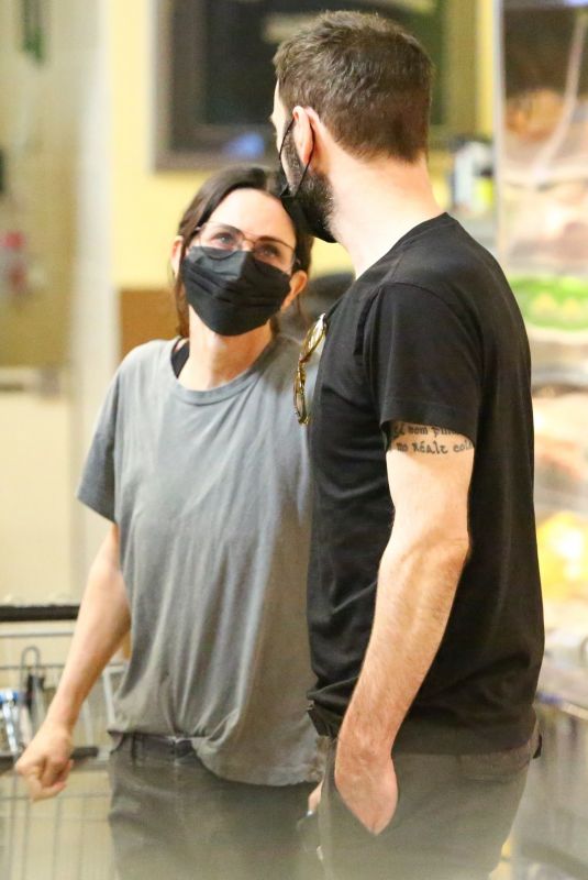 COURTENEY COX and Johnny McDaid Out Shopping in Malibu 03/27/2021