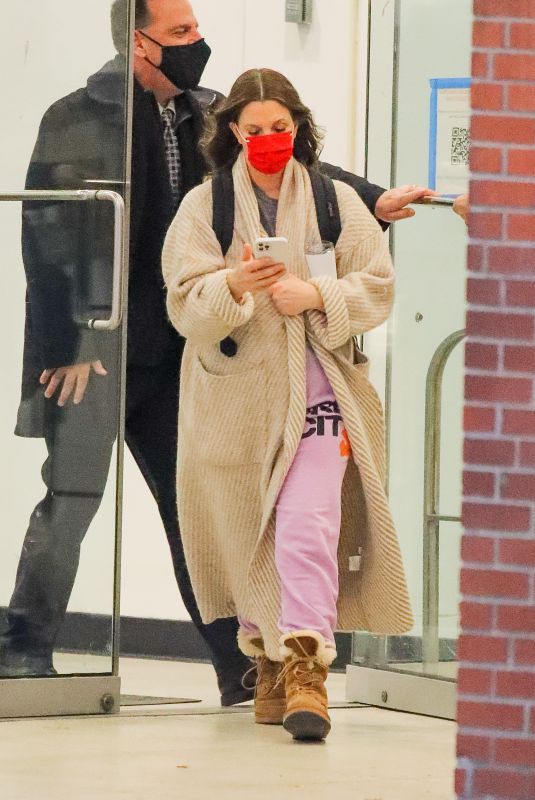 DREW BARRYMORE Leaves CBS Studios in New York 03/02/2021