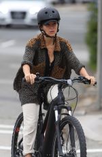 ELSA PATAKY and Chris Hemsworth Out Riding Bikes in Sydney 03/03/2021