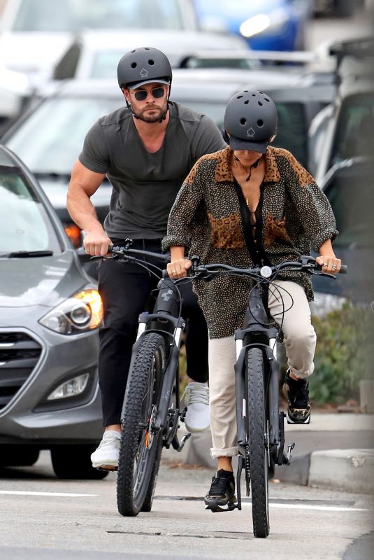 ELSA PATAKY and Chris Hemsworth Out Riding Bikes in Sydney 03/03/2021