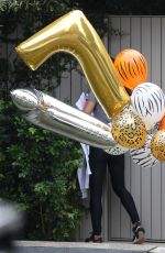 ELSA PATAKY Receives a Bundle of Helium Balloons in Sydney 03/17/2021