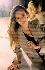 ESTER EXPOSITO in L