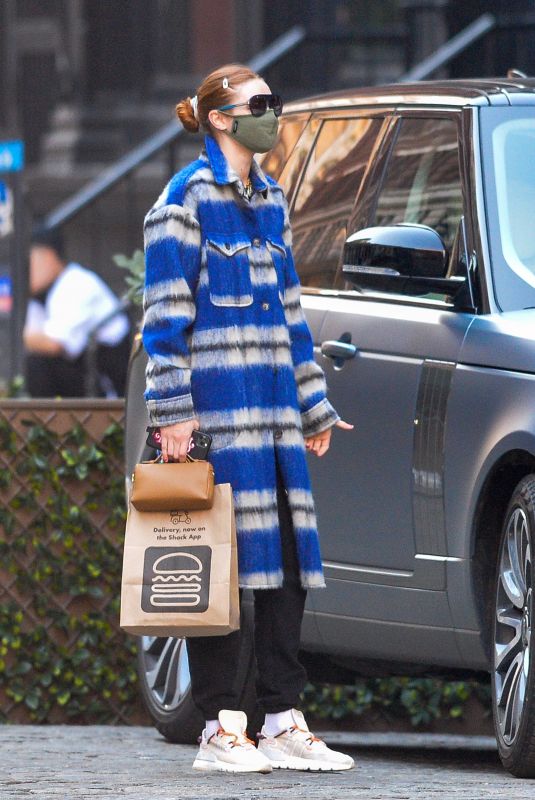 GIGI HADID Leaves Shake Shack in New York 03/11/2021