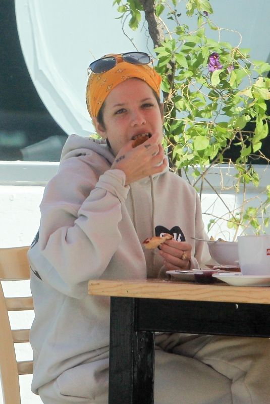 HALSEY Out for Lunch in Los Angeles 02/28/2021
