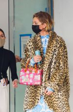 HEIDI GARDNER Leaves CBS Studios in New Y 03/02/2021