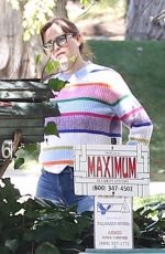 JENNIFER GARNER Chats with a Neighbor Outside Her Home in Los Angeles 03/16/2021
