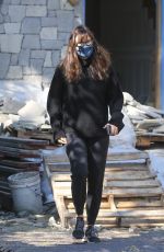 JENNIFER GARNER Checks Her New House Construction in Brentwood 03/13/2021