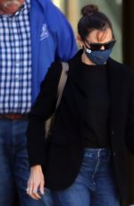 JENNIFER GARNER Checks in on the Construction of Her New Home in Brentwood 03/18/2021