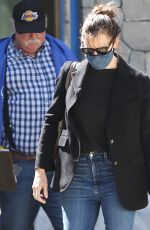 JENNIFER GARNER Checks in on the Construction of Her New Home in Brentwood 03/18/2021