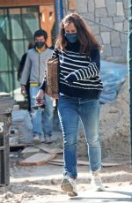 JENNIFER GARNER Checks up on Vonstruction of Her New Home in Brentwood 03/04/2021