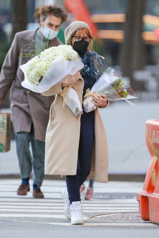 JESSICA CHASTAIN Out Buying Flowers in New York 03/14/22021