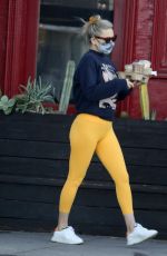 KATE HUDSON Out for Smoothies in Los Angeles 03/18/2021