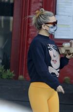 KATE HUDSON Out for Smoothies in Los Angeles 03/18/2021