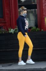 KATE HUDSON Out for Smoothies in Los Angeles 03/18/2021