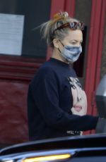 KATE HUDSON Out for Smoothies in Los Angeles 03/18/2021