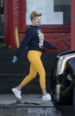 KATE HUDSON Out for Smoothies in Los Angeles 03/18/2021