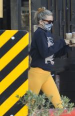 KATE HUDSON Out for Smoothies in Los Angeles 03/18/2021