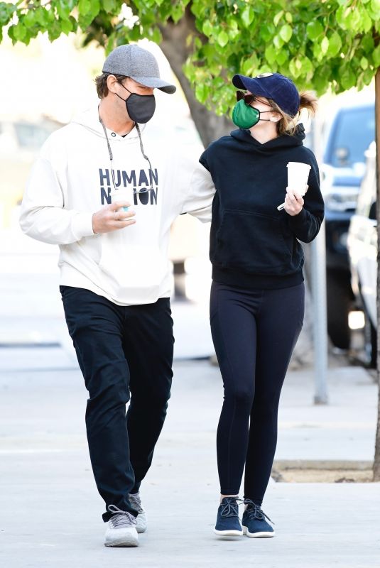 KATHERINE SCHWARZENEGGER and Chris Pratt Out in Brentwood 03/16/2021