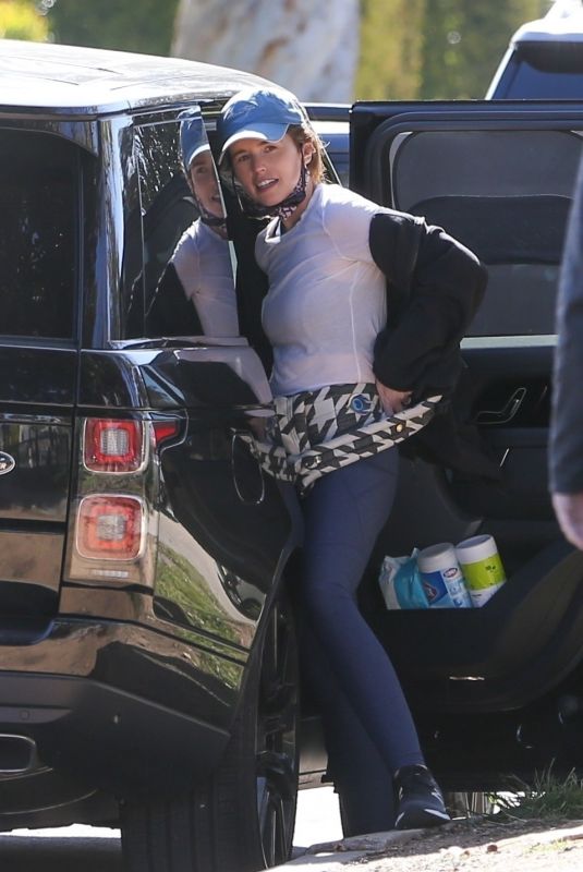 KATHERINE SCHWARZENEGGER Out in Santa Monica 03/24/2021