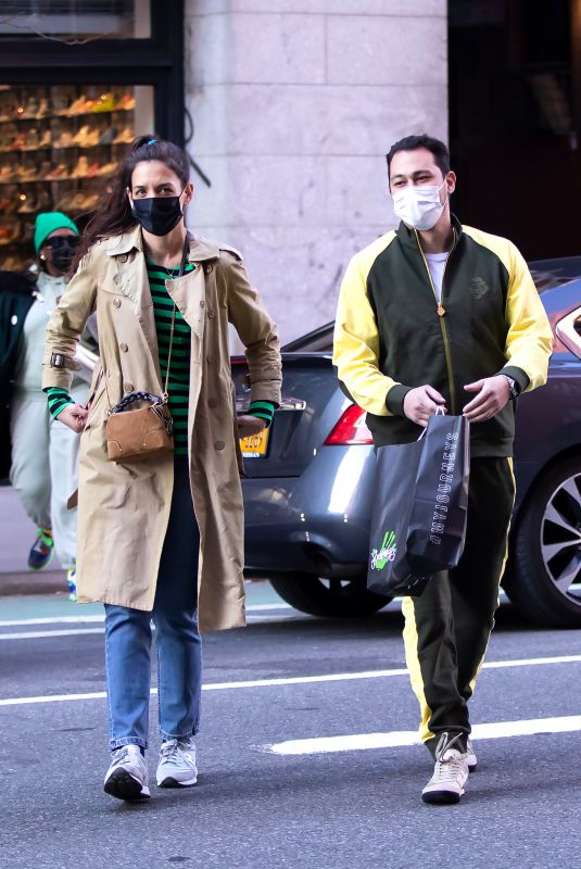 KATIE HOLMES and Emilio Vitolo Jr Out in New York 03/09/2021