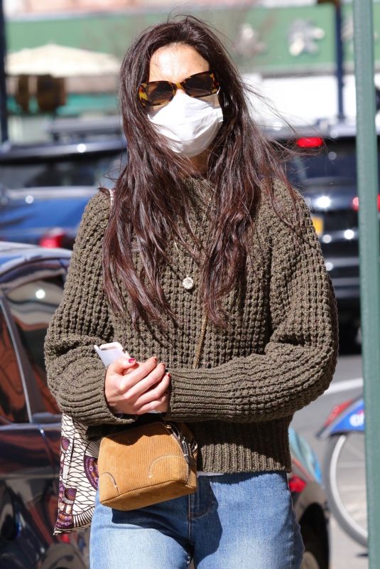 KATIE HOLMES Out Shopping in New York 03/14/2021