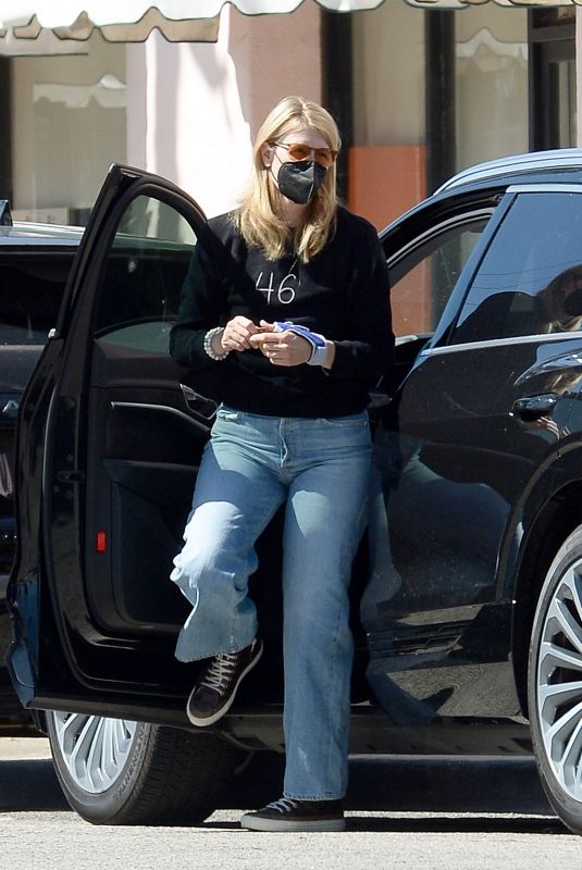LAURA DERN Out for a Fresh Juice in Los Angeles 03/06/2021