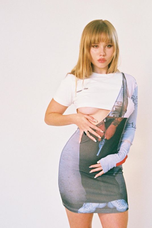 LEXEE SMITH at a Photoshoot 03/12/2021