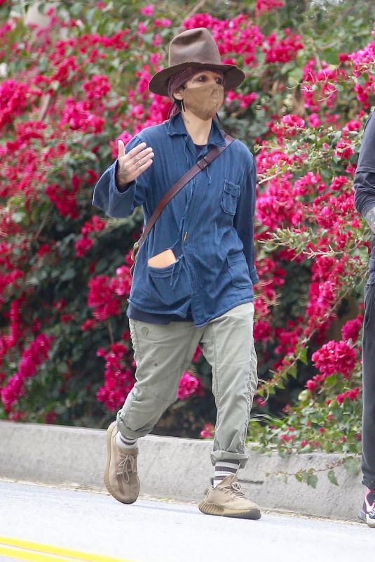 LINDA PERRY Out in Los Angeles 03/20/2021